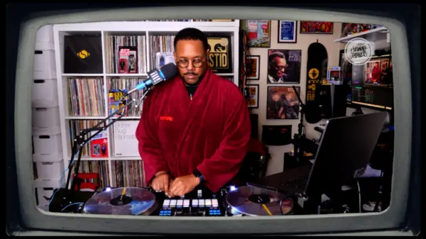 happy holidays ic.mp4